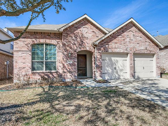 2nd image of 1924 Highland Oaks Dr