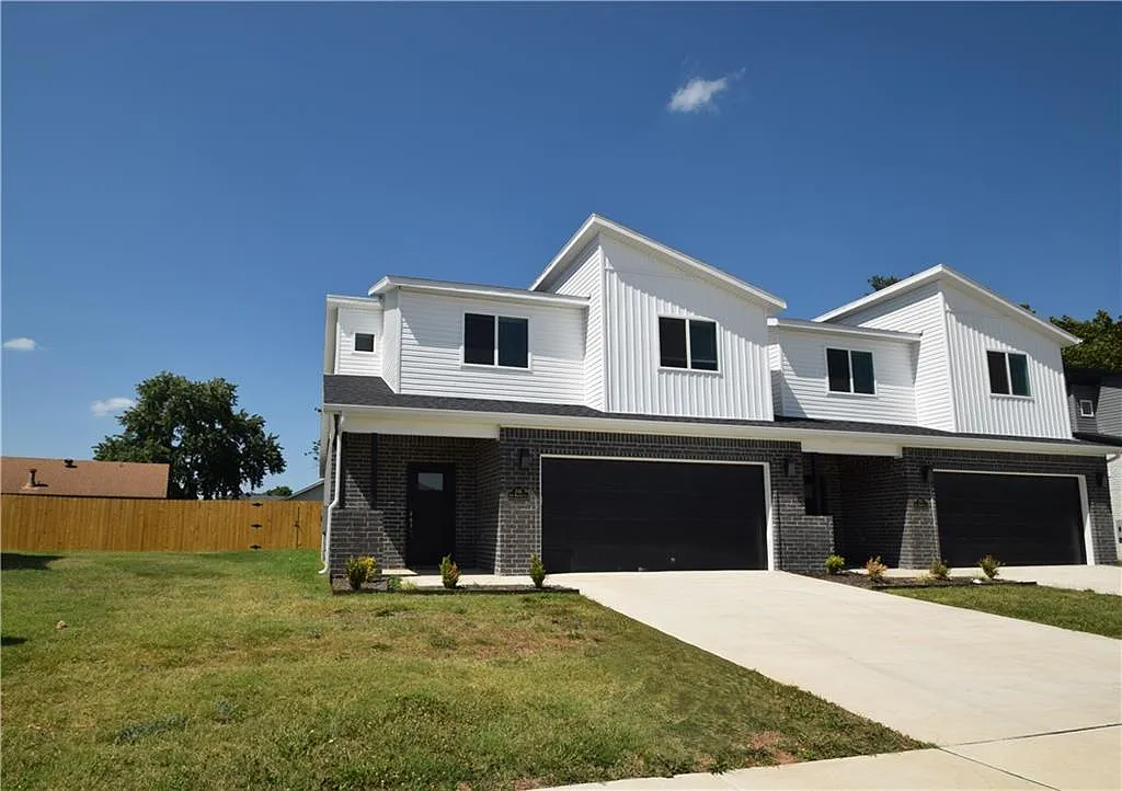 3 bed, 1601 sqft, $1,800 — Photo 1