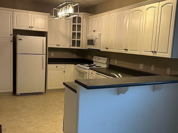 4th image of 1605 Ridgecrest Dr