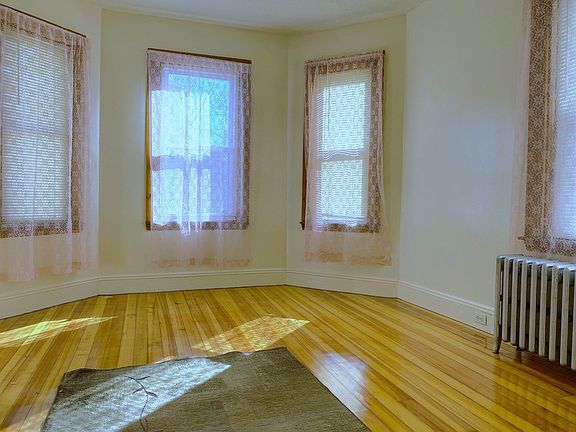 2nd image of 3985 Washington St