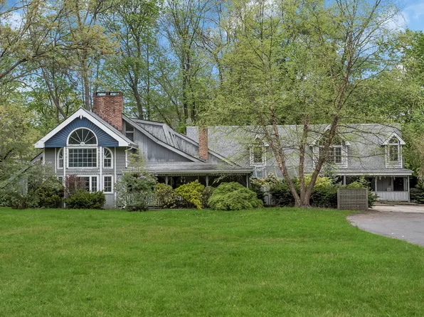 132 Cove Rd, Oyster Bay, NY 11771