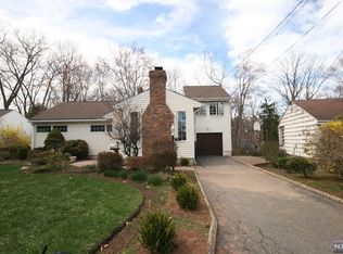 13 Heather Hill Ct, Cresskill, NJ 07626