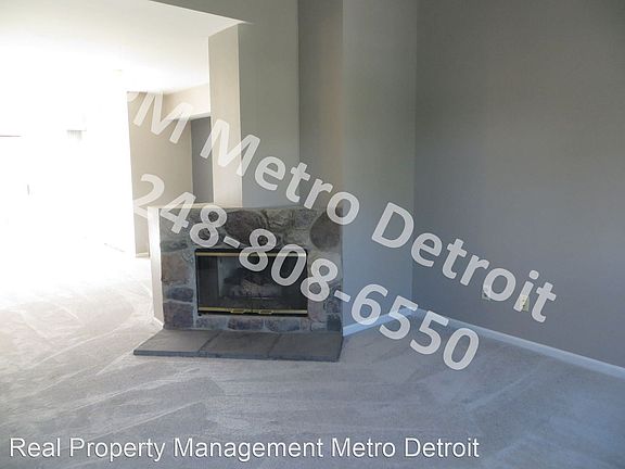 3rd image of 135 W Kenilworth Ave #1