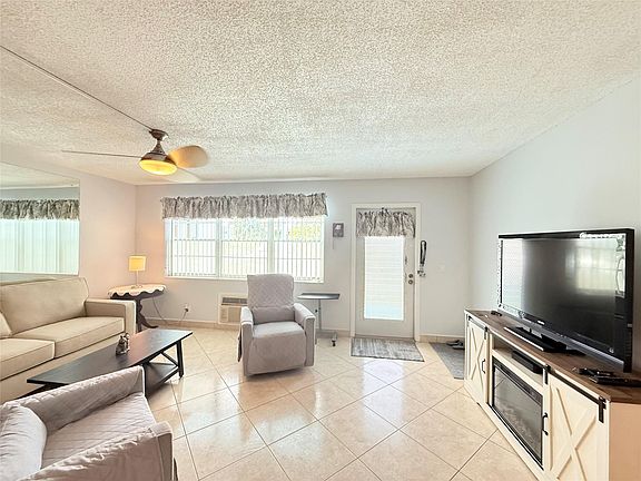2nd image of 53 Markham C #53