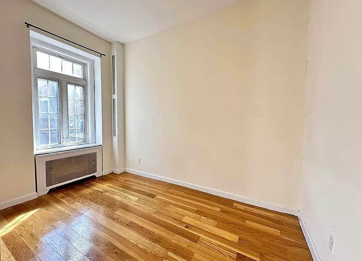 163 East 36th Street — Photo 3