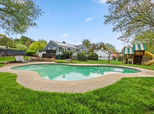 11 Orchard Heights Rd, Essex, CT 06426