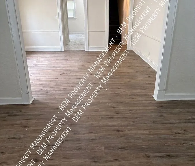 4910 Michigan Ave — Photo 2