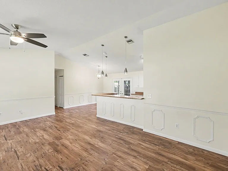 1242 Laconia St — Photo 2