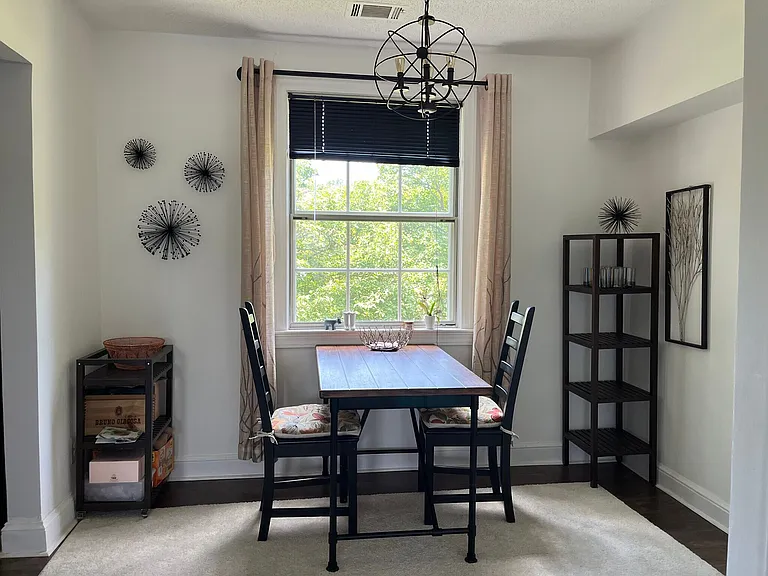 2405 Arlington Blvd — Photo 2