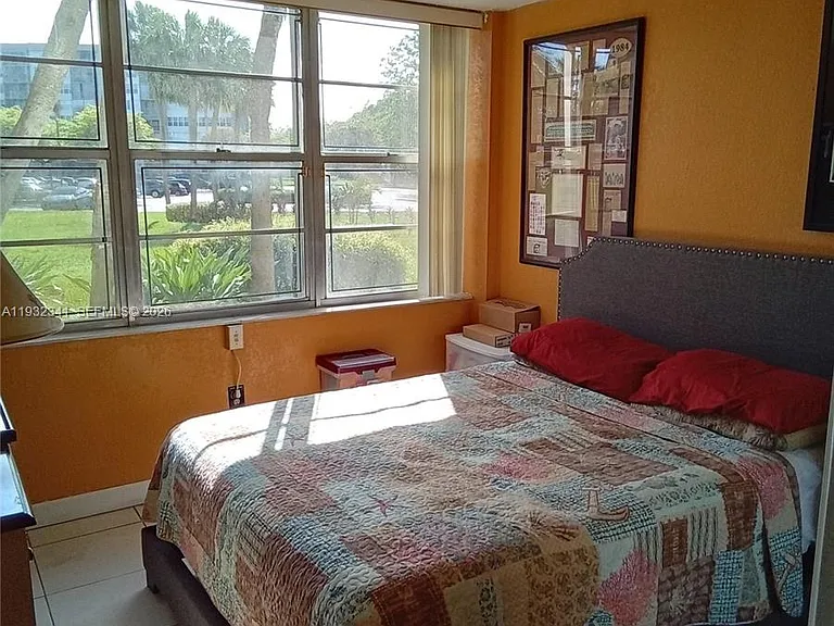 1000 Saint Charles Pl #L2 — Photo 10