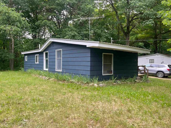 607 N Dodge Lake Ave, Harrison, MI 48625
