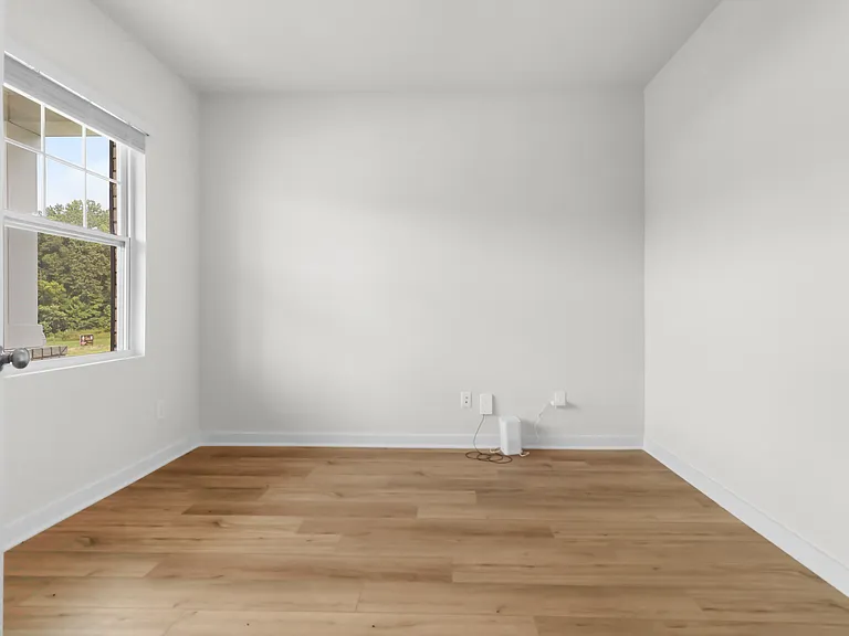 1055 Ross Farms Blvd — Photo 11