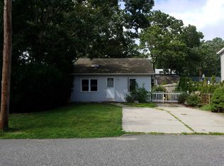 75 3rd St, Ronkonkoma, NY 11779