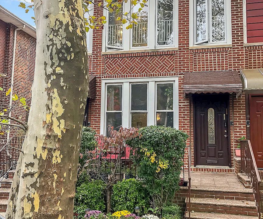 1st image of 1466 E 19th St