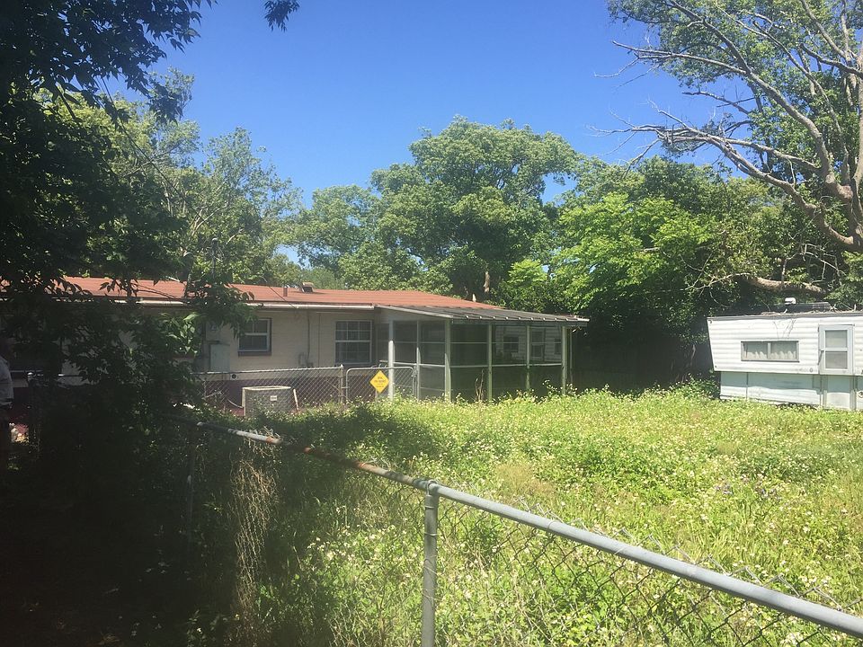 1st image of 1716 Montgomery Dr