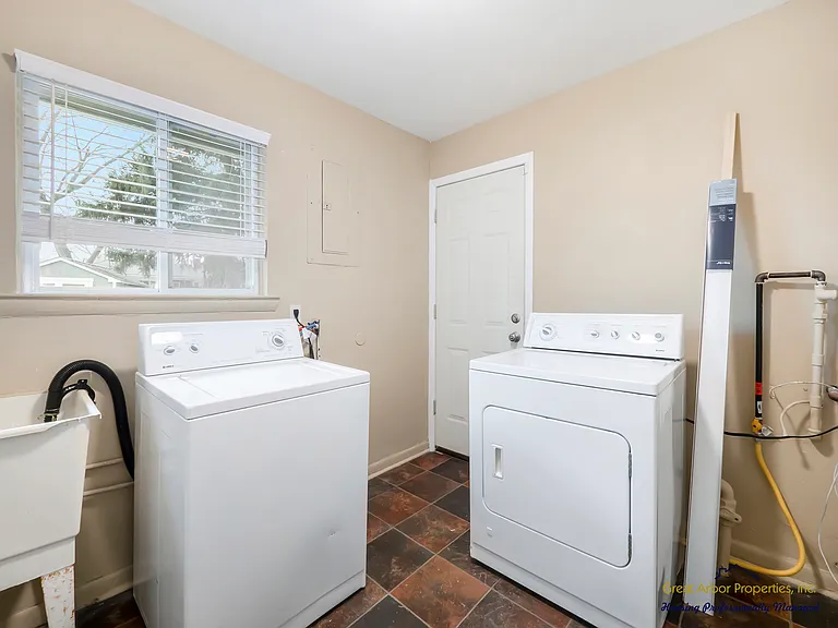 1088 Studebaker Ave — Photo 25