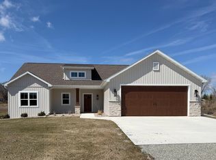 N1737 Red Cardinal Dr, Greenville, WI 54942