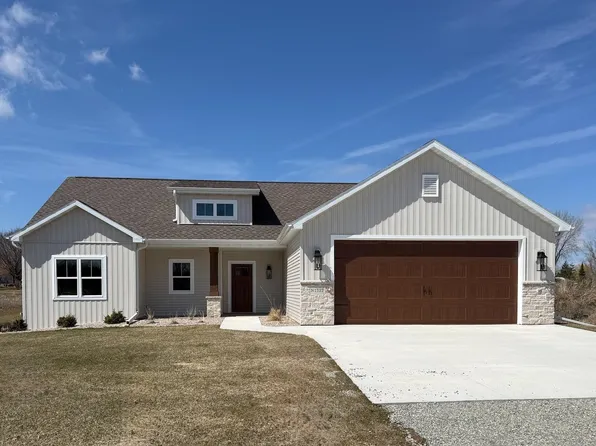 N1737 Red Cardinal Dr, Greenville, WI 54942