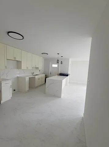 240 SW 7th St — Photo 3