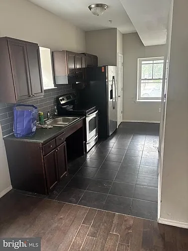 5052-54 Walnut St #101 Photo 1