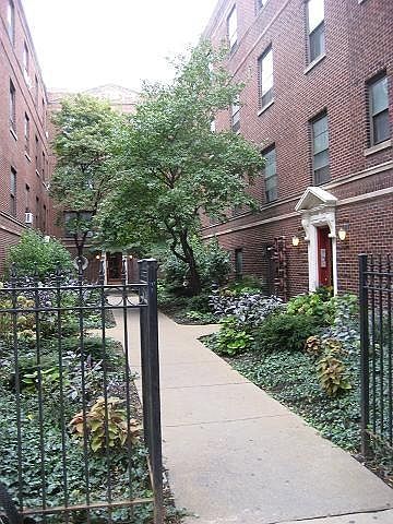 Landscaped courtyard building