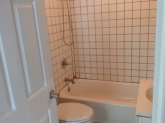 5th image of 1230 E 15th St