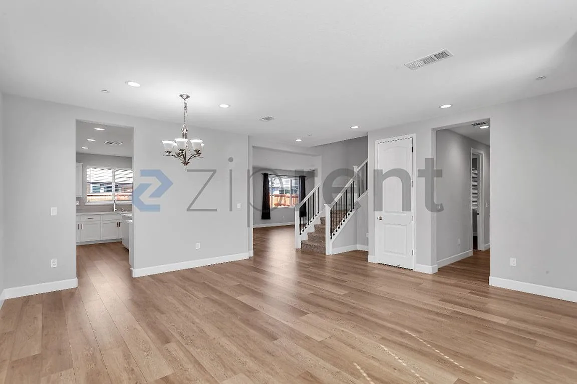4 bed, 2928 sqft, $3,700 — Photo 4