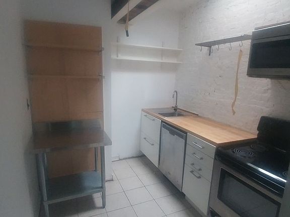 4th image of 111 Pioneer St #1