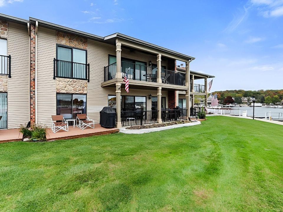 12 Abbey Villa CIRCLE #C, Fontana, WI 53125 | MLS #1941612 | Zillow