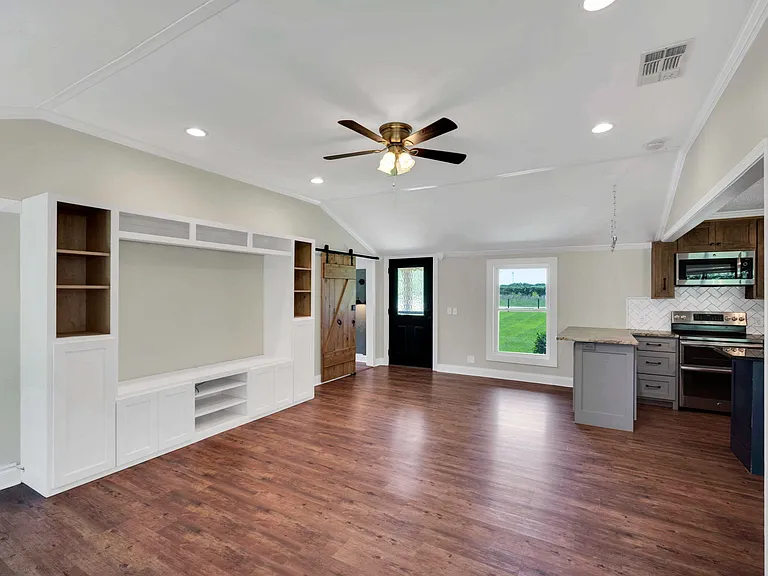 5425 County Road 319 — Photo 3