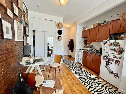 Rented by KNOCKKNOCK LLC | media 8