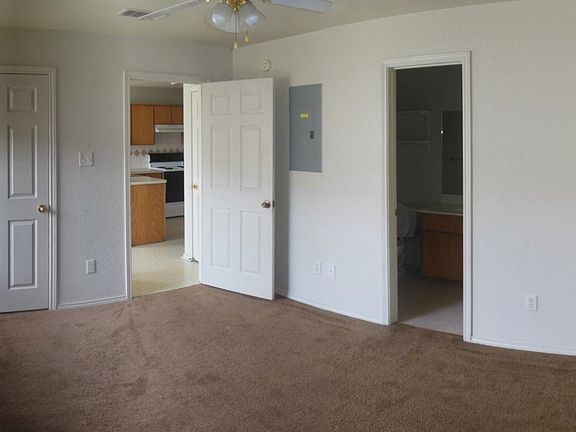 5th image of 3203 Toledo Dr APT B
