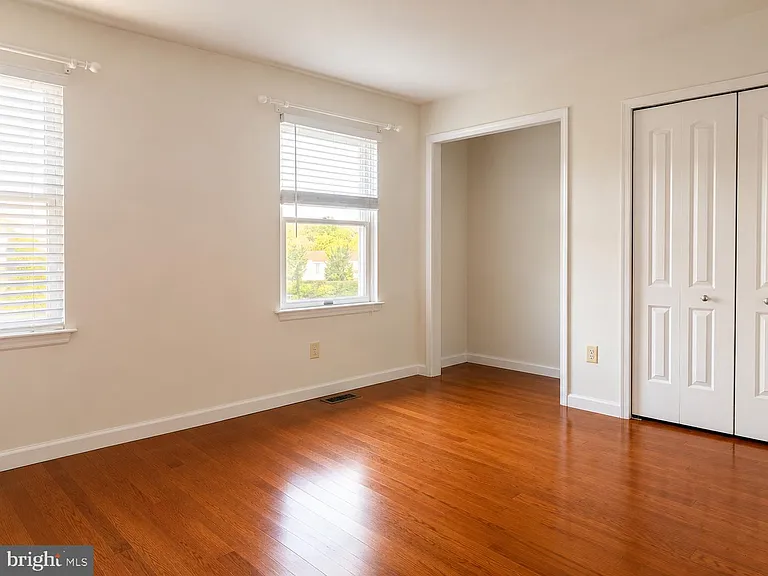 196 Jonathan Dayton Ct — Photo 8