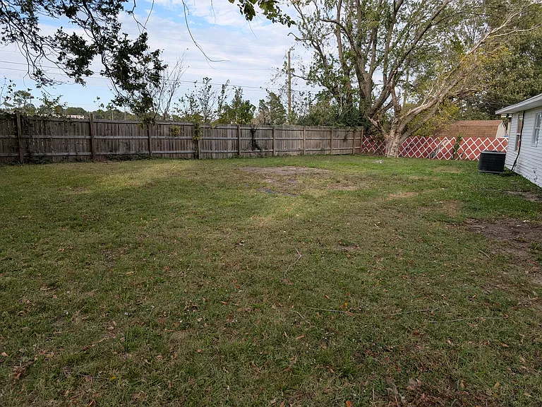 2105 Sun Cir — Photo 27