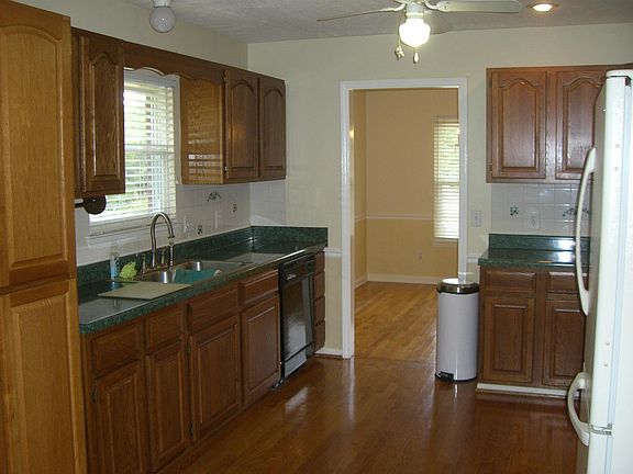 5th image of 219 Saint Pauls Ln