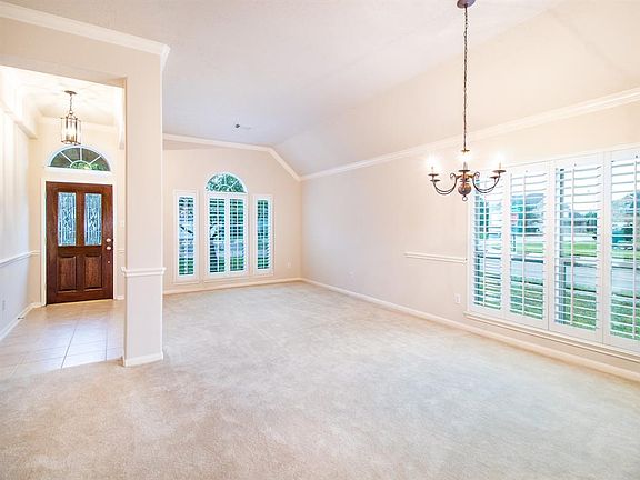 3rd image of 3808 Oakwilde Cir