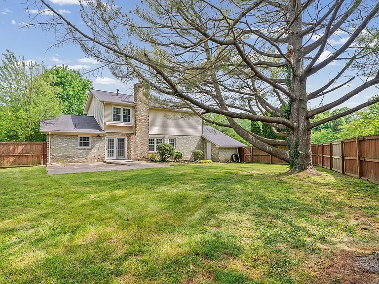 132 Windsor Dr — Photo 34