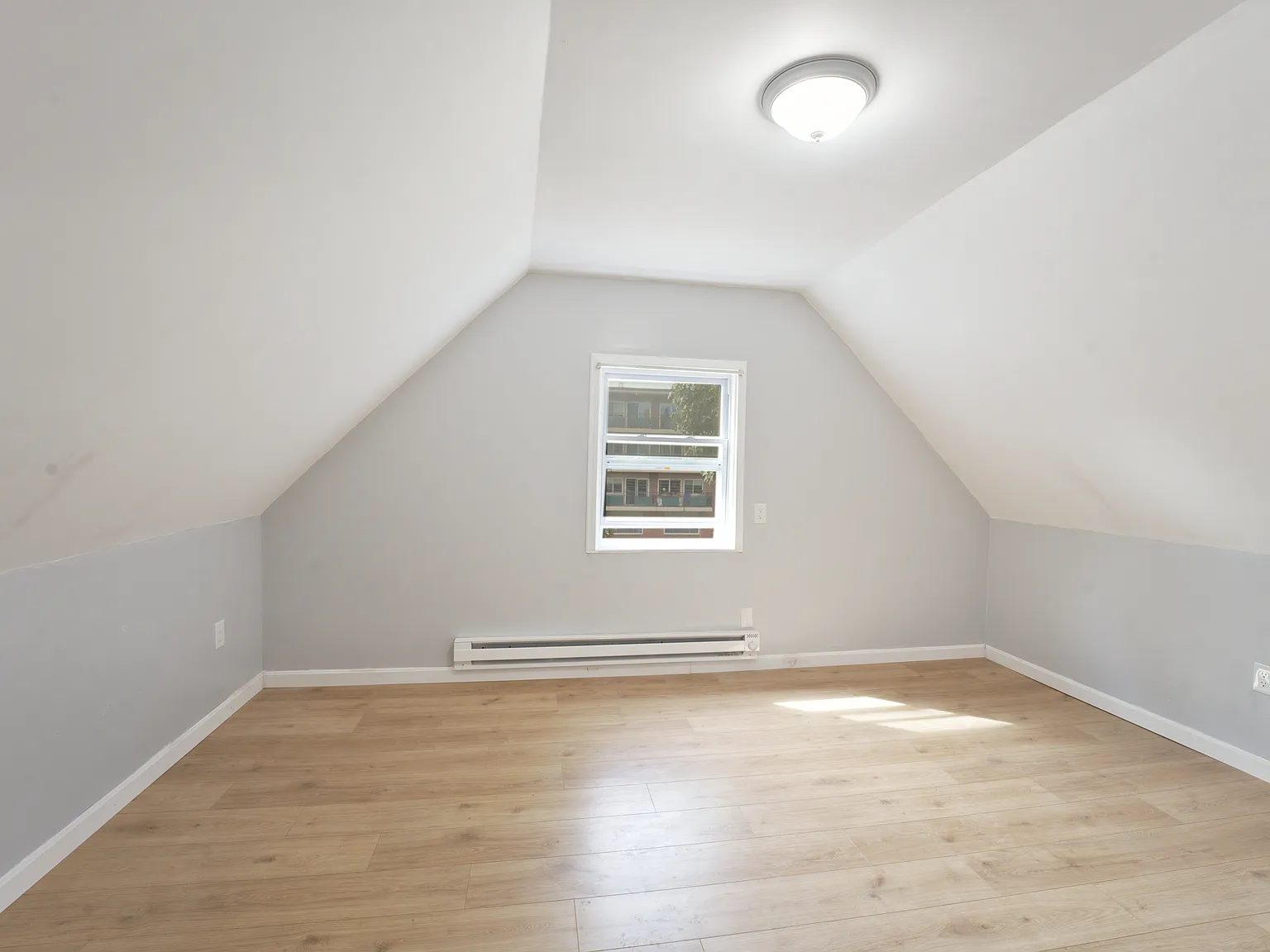 5 bed, 2185 sqft, $5,000 — Photo 4