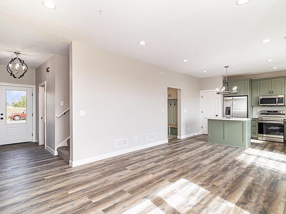 5th image of 811 Viburnum St
