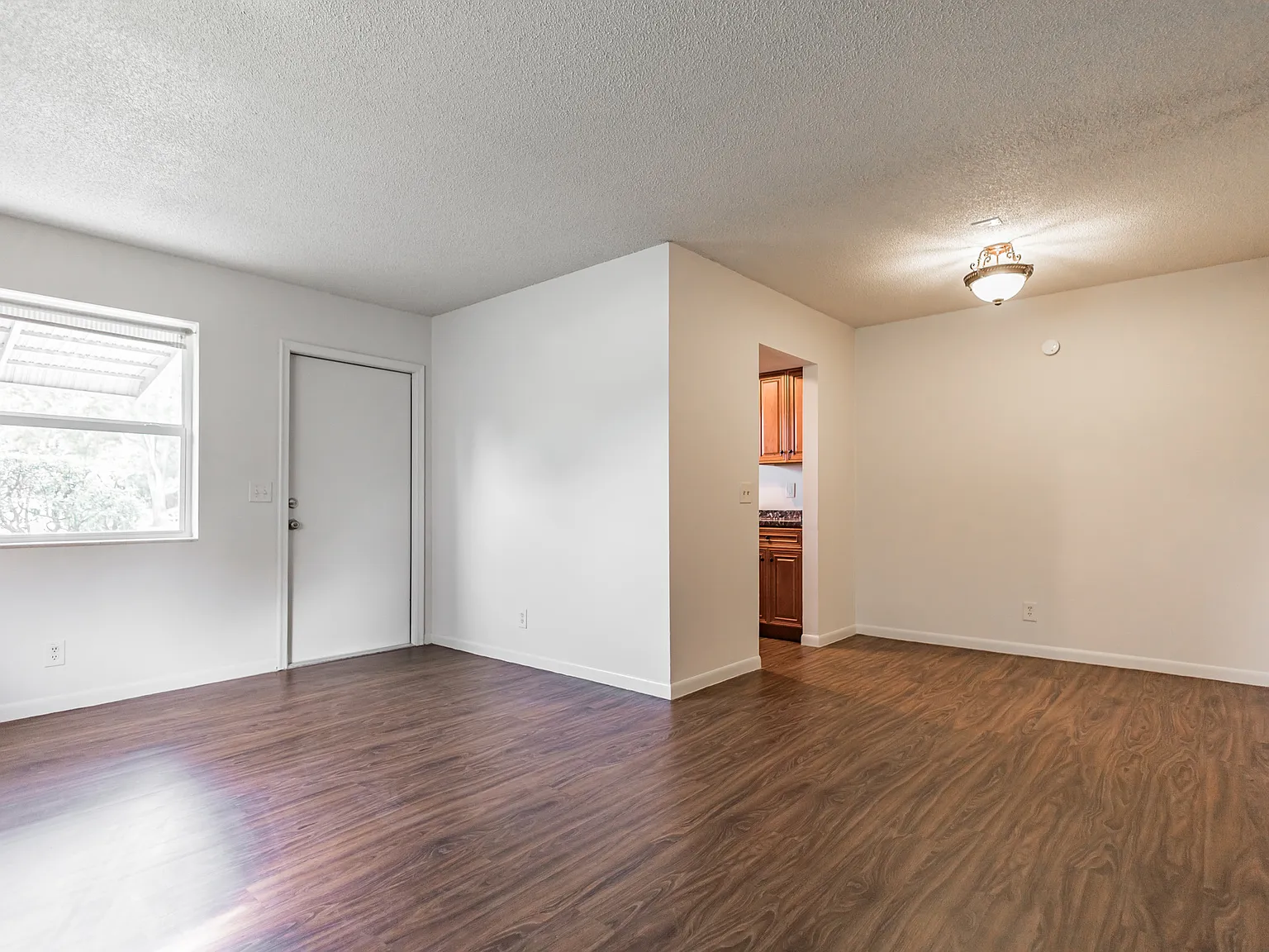 2202 SE 3rd St — Photo 4