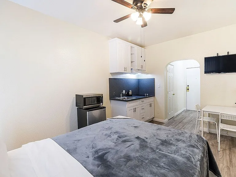 Soto Rose Apartments — Photo 63