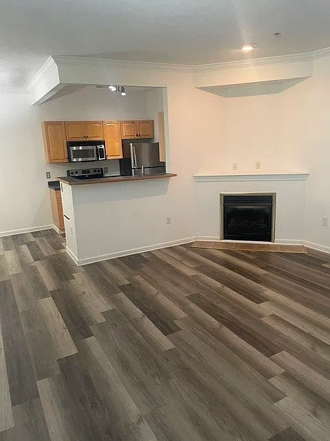 3 bed, 2.5 bath, $2,100 — Photo 2