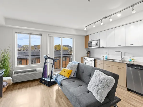 1550 Dickson Ave Unit 316, Kelowna, BC V1Y 9Y8