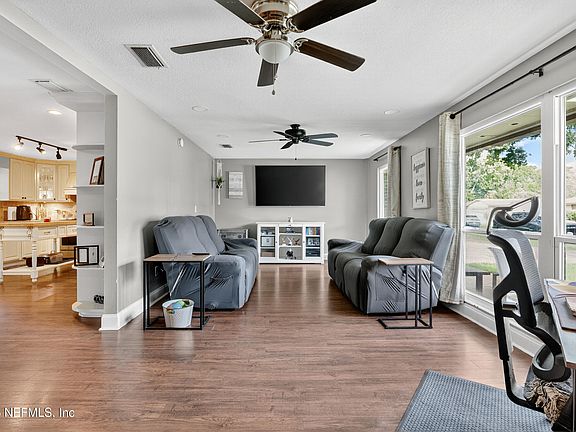 4th image of 1735 PAPAYA Drive N