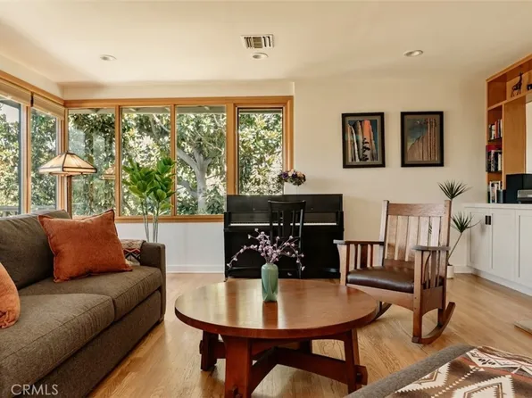 13201 Cheltenham Dr, Sherman Oaks, CA 91423