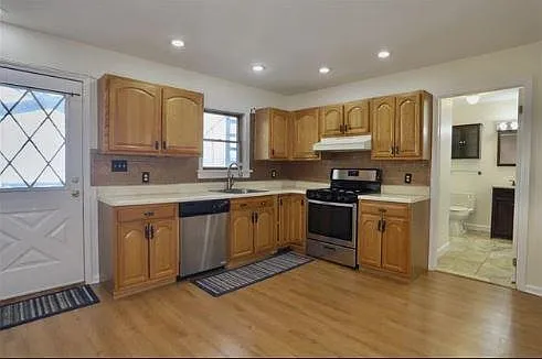 136 Essex St #3 — Photo 4