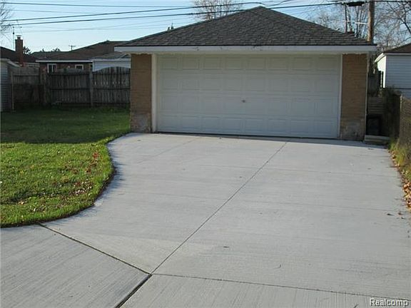 3rd image of 23136 Recreation St