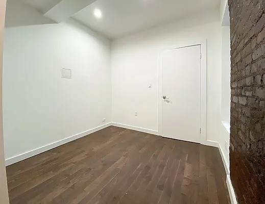 Rented by Kahen Properties | media 10