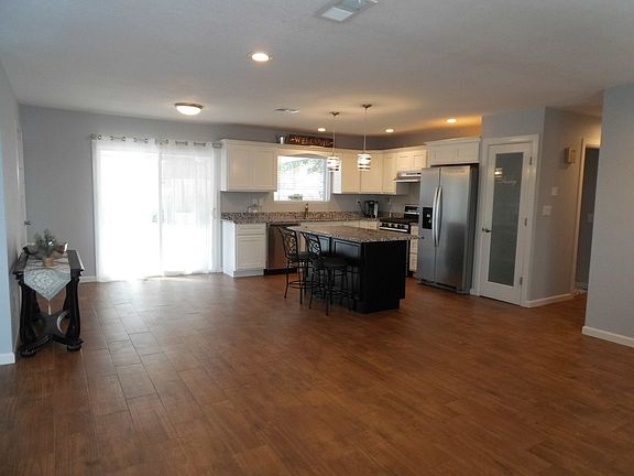 4th image of 9929 Acer Ave