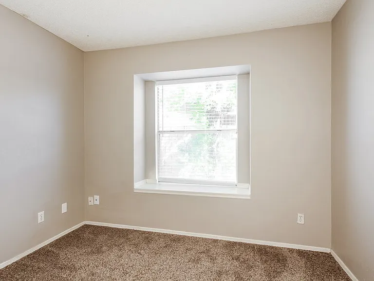 630 E Jensen St #114 — Photo 13